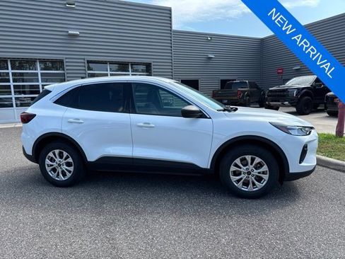 Used 2024 Ford Escape Active AWD/4WD image 3