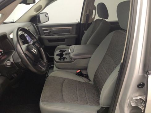 Used 2019 RAM 1500 Classic SLT w/ Luxury Group RWD image 17