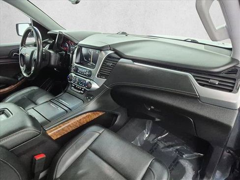 Used 2019 Chevrolet Suburban Premier AWD/4WD image 26