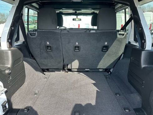 Used 2018 Jeep Wrangler Unlimited Sahara image 10