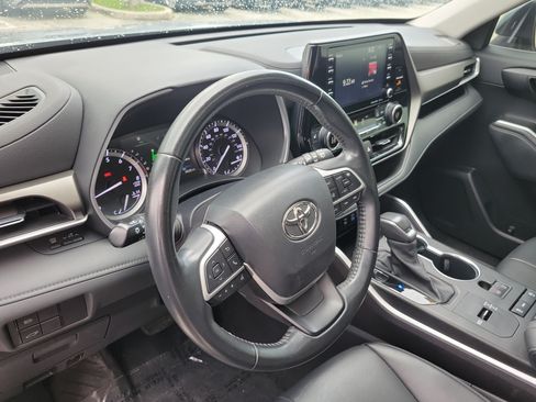 Used 2022 Toyota Highlander XLE FWD image 26