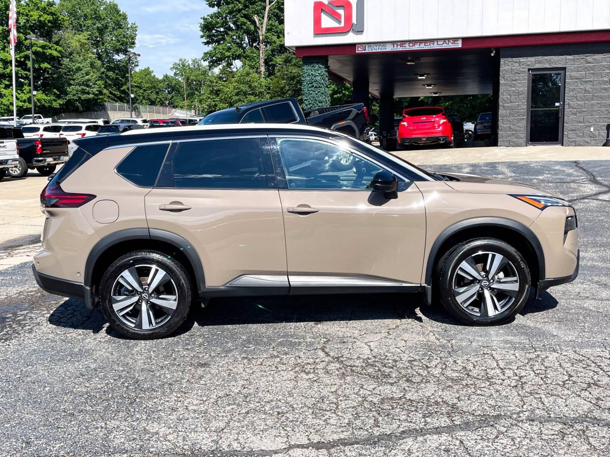 Used 2024 Nissan Rogue SL w/ SL Premium Package AWD/4WD image 4
