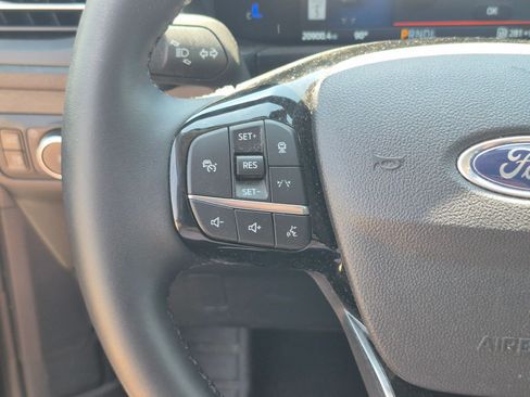 Used 2025 Ford Escape SE FWD image 19