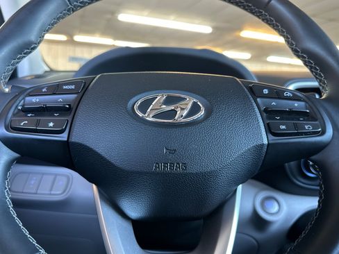 Certified 2025 Hyundai Venue SEL FWD image 23