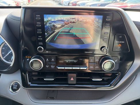 Used 2022 Toyota Highlander XLE image 35