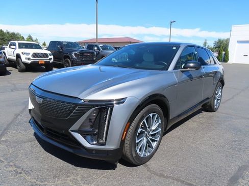 Used 2024 Cadillac Lyriq Sport AWD/4WD image 3