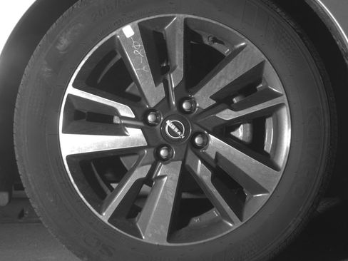 Used 2025 Nissan Versa SV FWD image 13