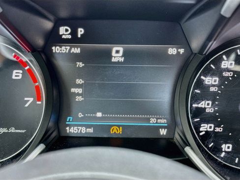 Used 2023 Alfa Romeo Giulia Veloce RWD image 8