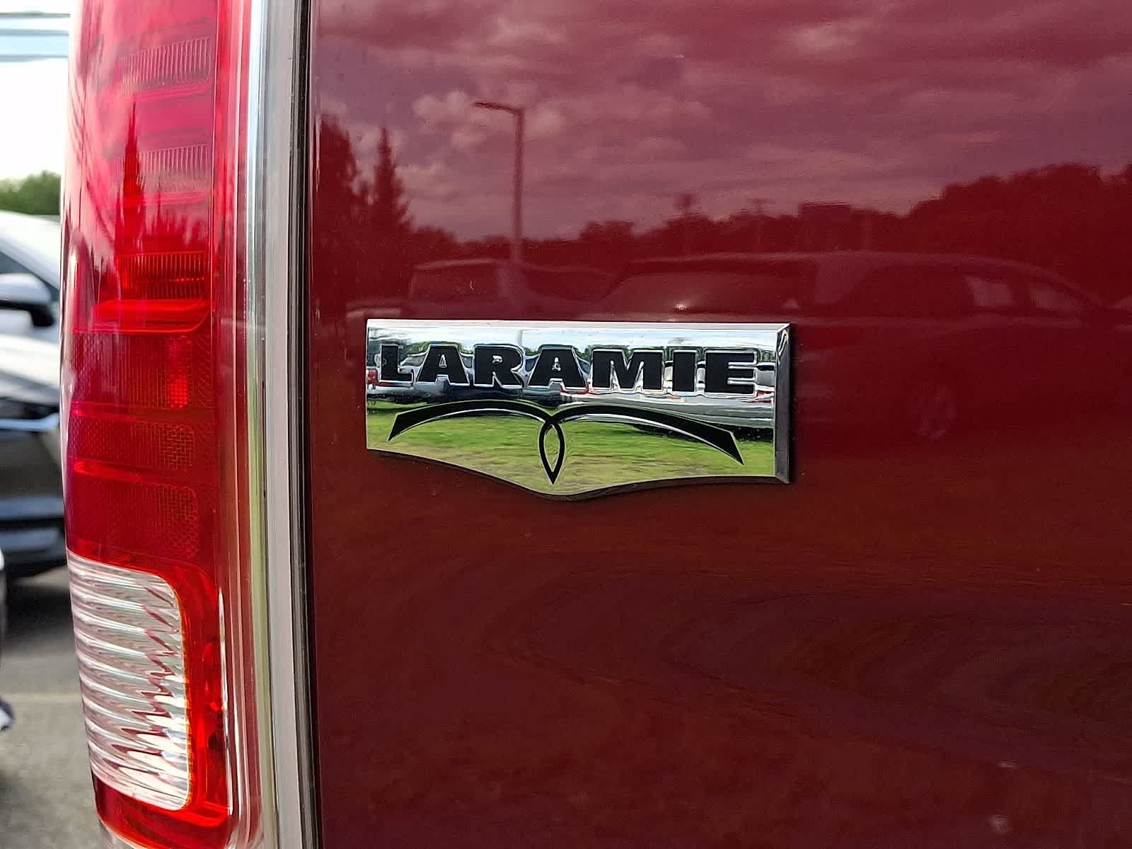 Used 2015 RAM 1500 Laramie w/ Convenience Group AWD/4WD image 32