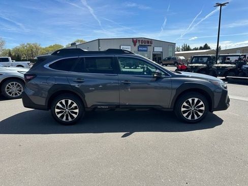 Used 2023 Subaru Outback Limited AWD/4WD image 2