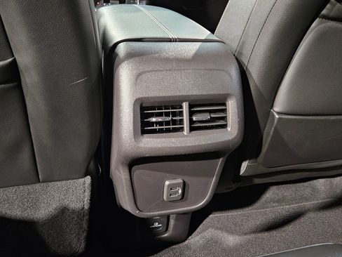 Used 2024 GMC Terrain SLT image 35