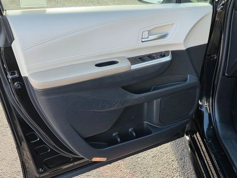Used 2021 Toyota Sienna XLE image 23
