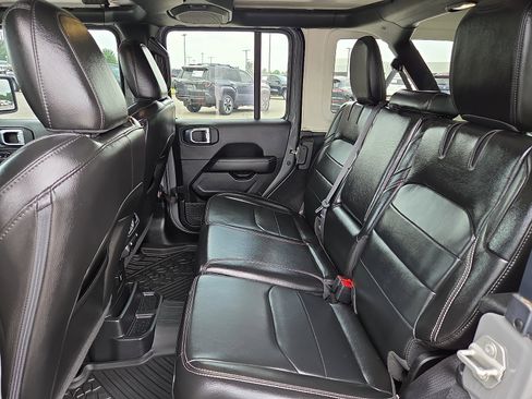 Used 2023 Jeep Wrangler Unlimited Sahara AWD/4WD image 10