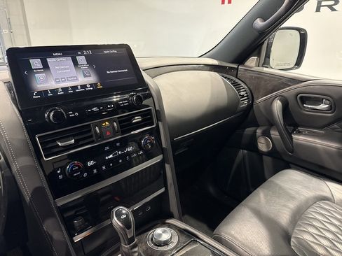 Used 2023 INFINITI QX80 Premium Select image 16