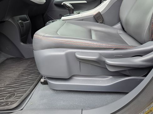 Used 2019 Chevrolet Bolt Premier w/ Infotainment Package image 19