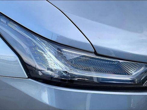 Certified 2023 Chevrolet Traverse LT w/ Rear Camera Mirror Package image 26