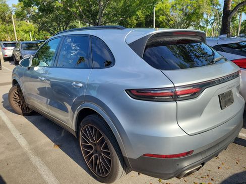 Used 2022 Porsche Cayenne AWD/4WD image 4