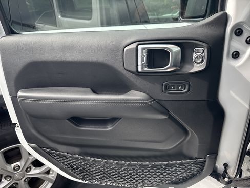 Used 2022 Jeep Wrangler Unlimited Sahara w/ Cold Weather Group image 30