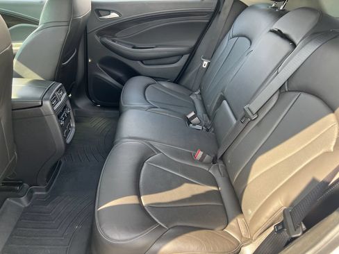 Used 2020 Buick Envision Essence AWD/4WD image 12