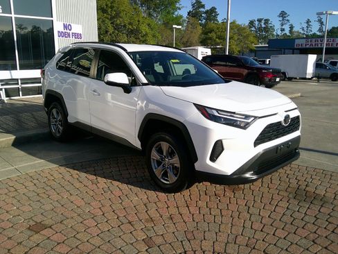 Used 2022 Toyota RAV4 XLE image 5
