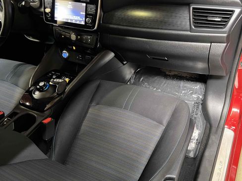 Used 2018 Nissan Leaf SV w/ SV Technology Package FWD image 28