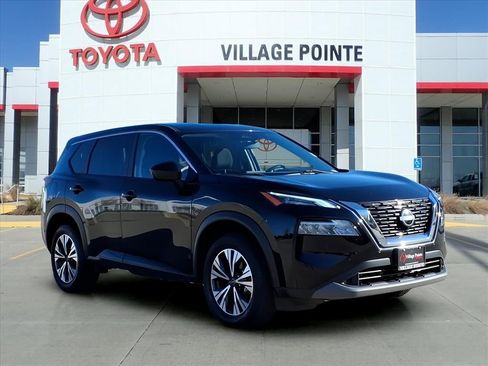 Used 2023 Nissan Rogue SV image 9