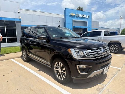 Used 2018 Ford Expedition Limited w/ Equipment Group 301A RWD image 2