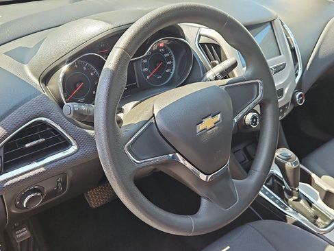 Used 2018 Chevrolet Cruze LS FWD image 11