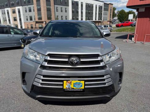 Used 2017 Toyota Highlander LE AWD/4WD image 2