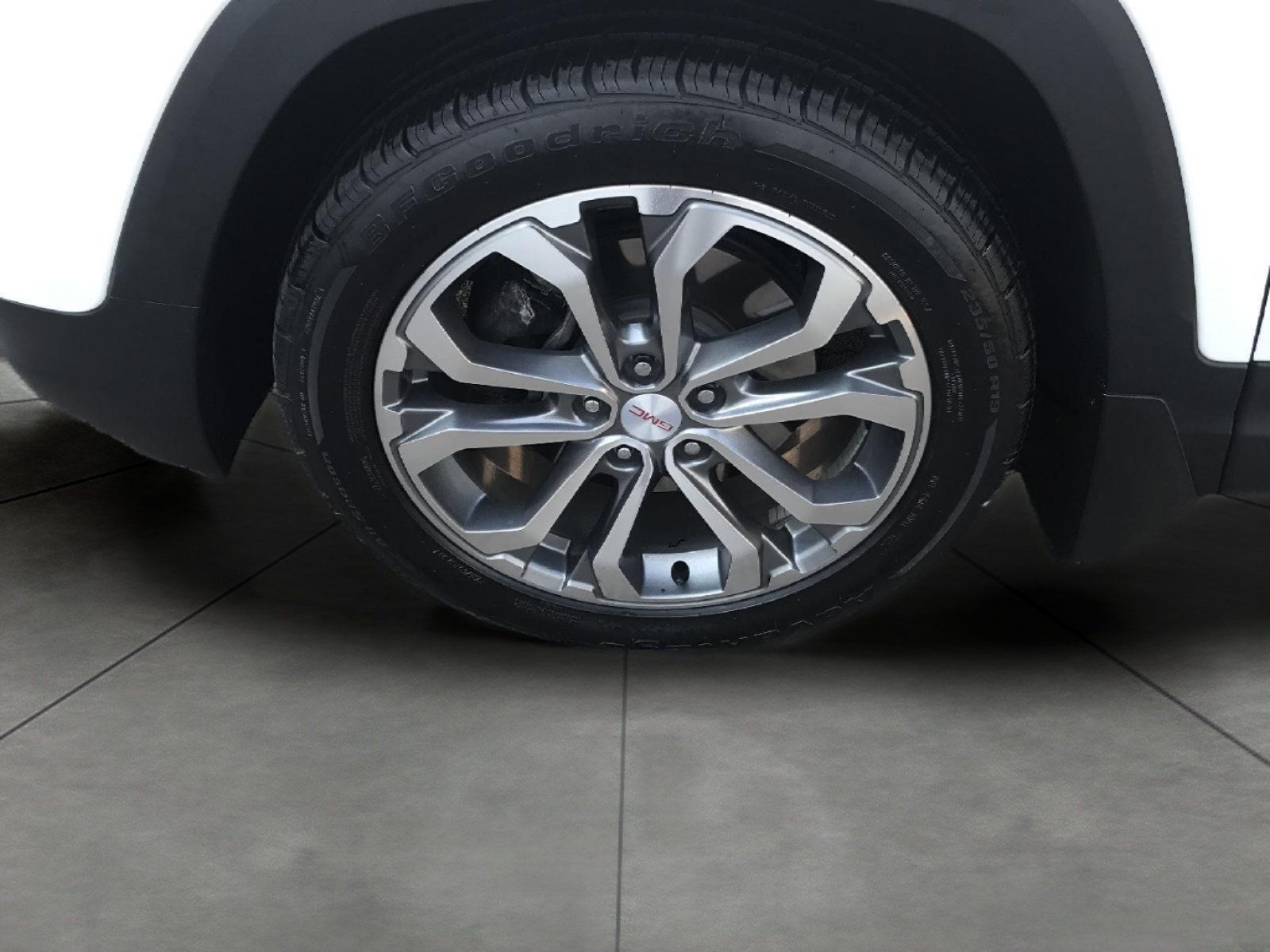 Used 2020 GMC Terrain SLT w/ Preferred Package AWD/4WD image 2