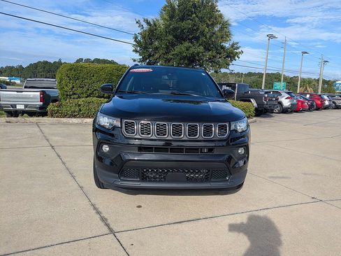 Used 2024 Jeep Compass Latitude AWD/4WD image 8