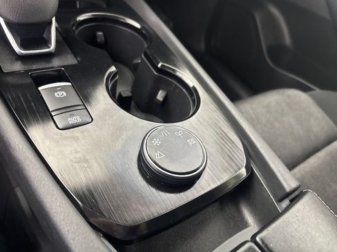 Used 2024 Nissan Rogue SV AWD/4WD image 18