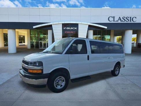 Used 2023 Chevrolet Express 3500 LT w/ LT Preferred Equipment Group RWD image 4