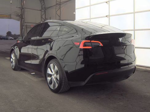 Used 2021 Tesla Model Y Long Range image 6