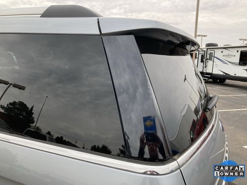 Used 2023 Ford Expedition Max Limited image 9