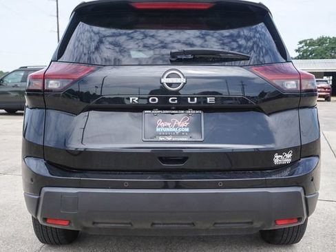 Used 2024 Nissan Rogue S FWD image 6
