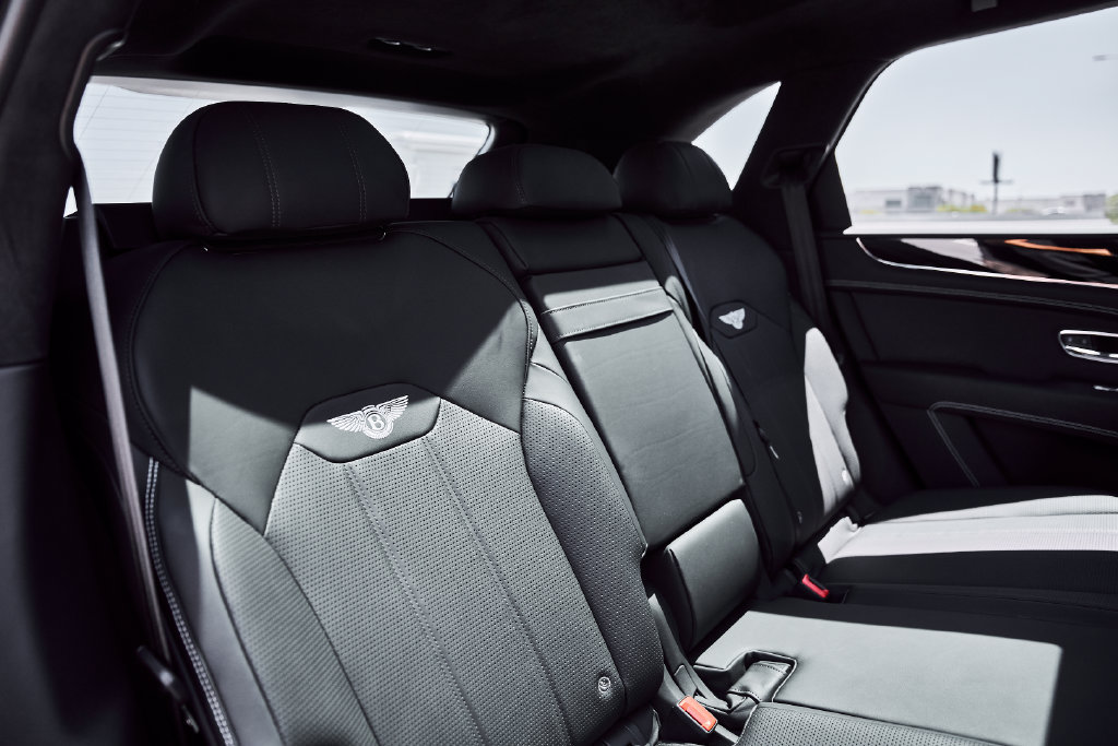 Used 2024 Bentley Bentayga AWD/4WD image 40