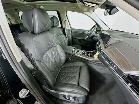 Used 2025 BMW X7 xDrive40i w/ Premium Package image 35