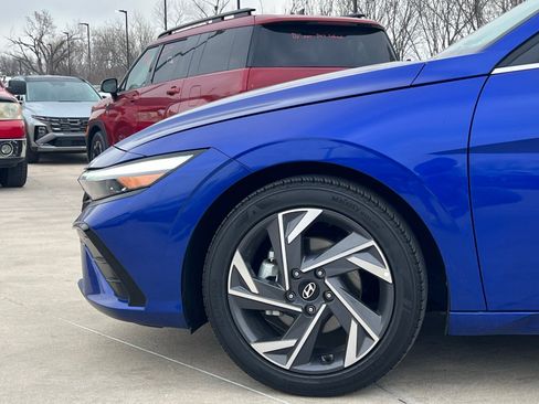 Certified 2025 Hyundai Elantra Limited image 8