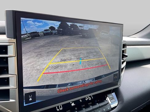 Used 2025 Toyota Tundra Limited AWD/4WD image 26
