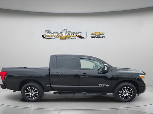 Used 2024 Nissan Titan SV w/ SV Convenience Package AWD/4WD image 9