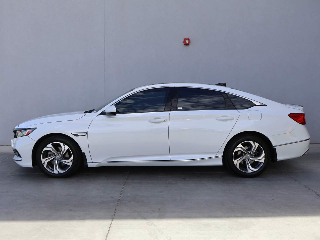 Used 2019 Honda Accord EX image 2