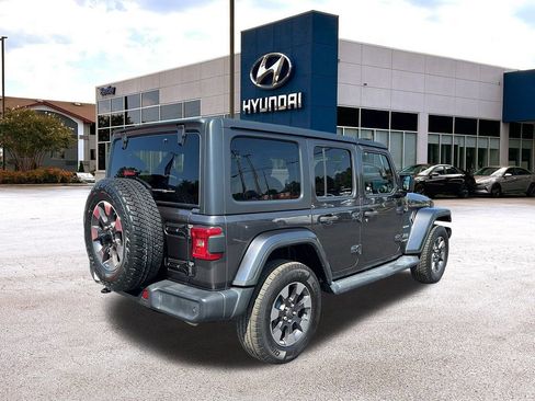 Used 2018 Jeep Wrangler Unlimited Sahara image 5