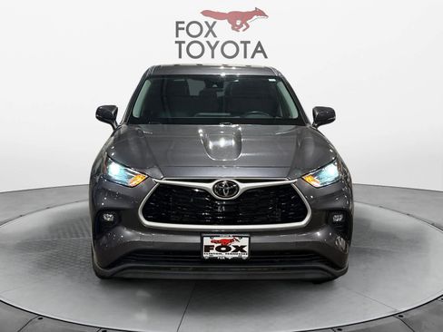 Used 2023 Toyota Highlander LE AWD/4WD image 9