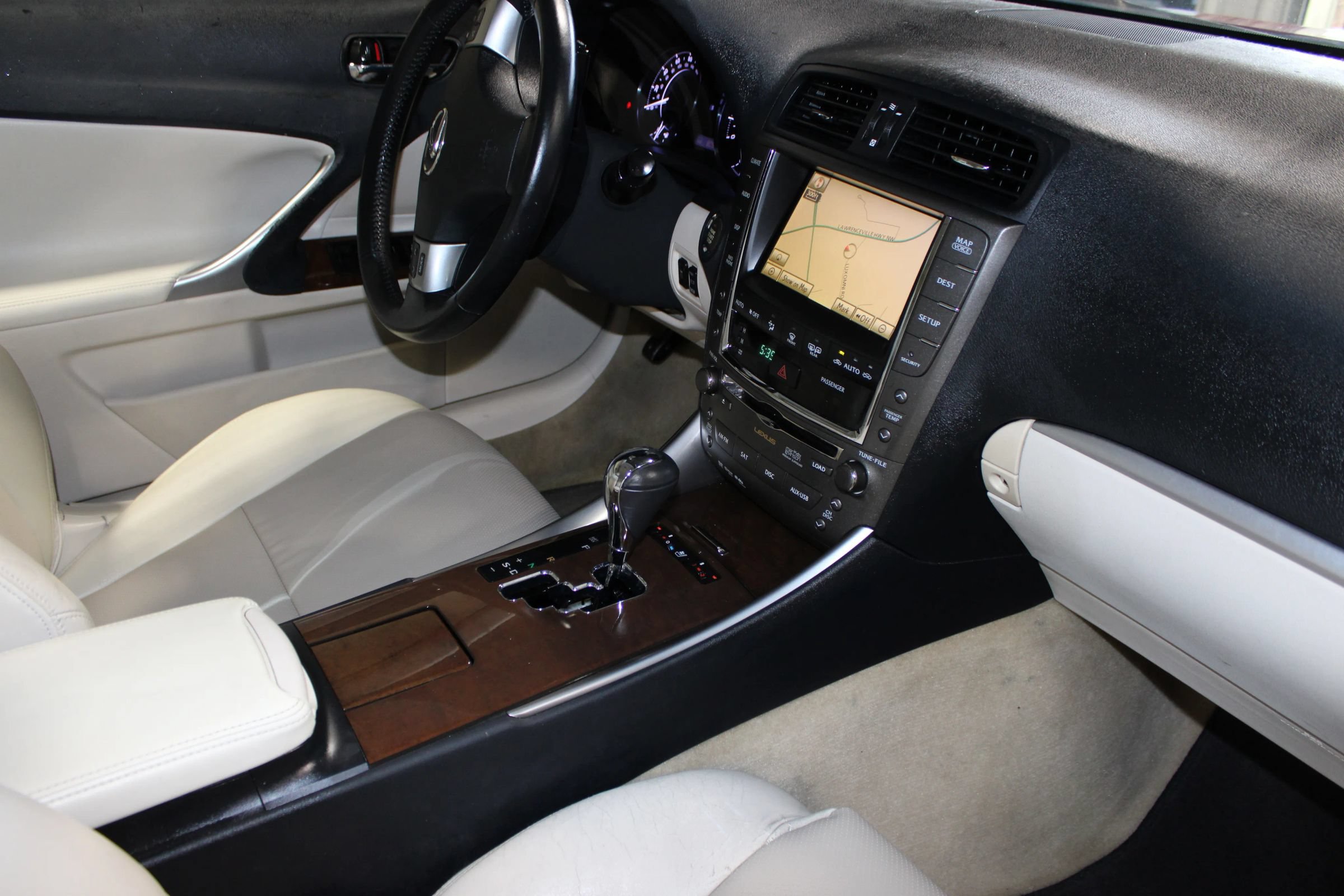Used 2011 Lexus IS 350C RWD image 32