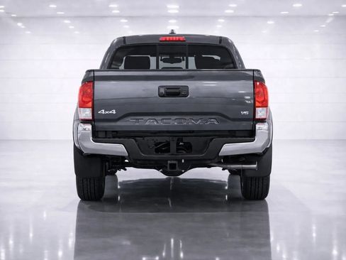 Used 2016 Toyota Tacoma SR5 image 4