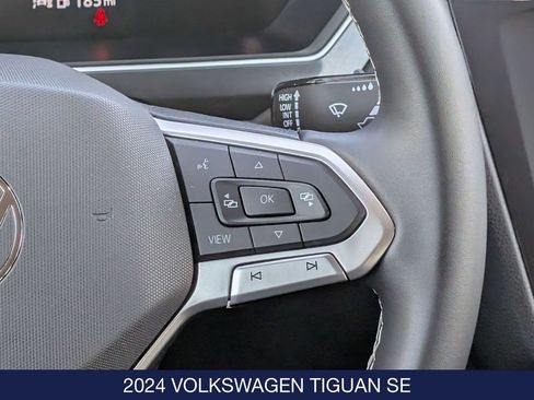 Certified 2024 Volkswagen Tiguan SE AWD/4WD image 21
