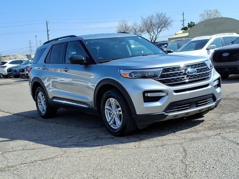 Used 2024 Ford Explorer XLT w/ Equipment Group 202A image 7