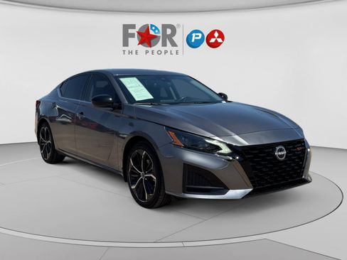 Used 2024 Nissan Altima 2.5 SR FWD image 7