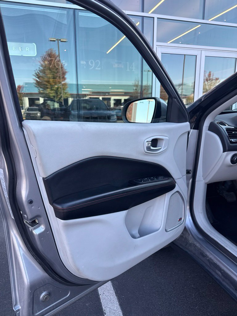 Certified 2018 Jeep Compass Limited w/ Navigation Group AWD/4WD image 10